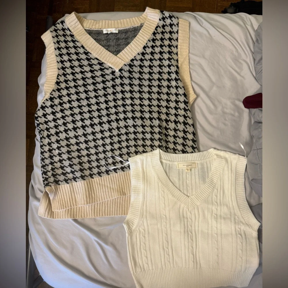 Bundle of two sweater vests - Picture 1 of 10